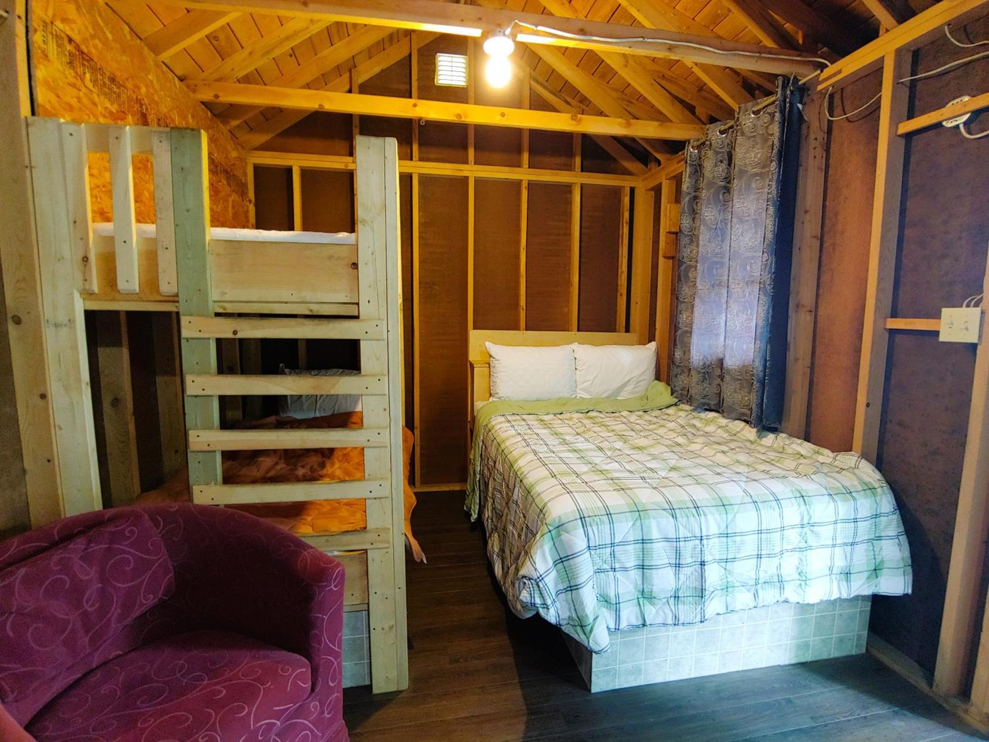 Oakhill Pines Campground บริดจ์วอเตอร์ ภายนอก รูปภาพ